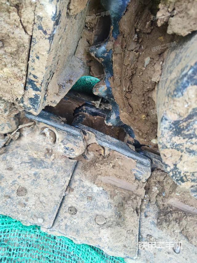 单侧履带整体(整机外观) 单侧履带整体(整机外观)