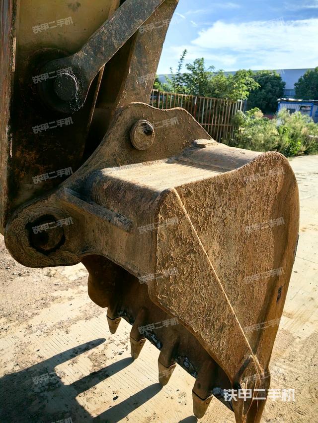 铲斗45度(工作和回转装置) 铲斗45度(工作和回转装置)