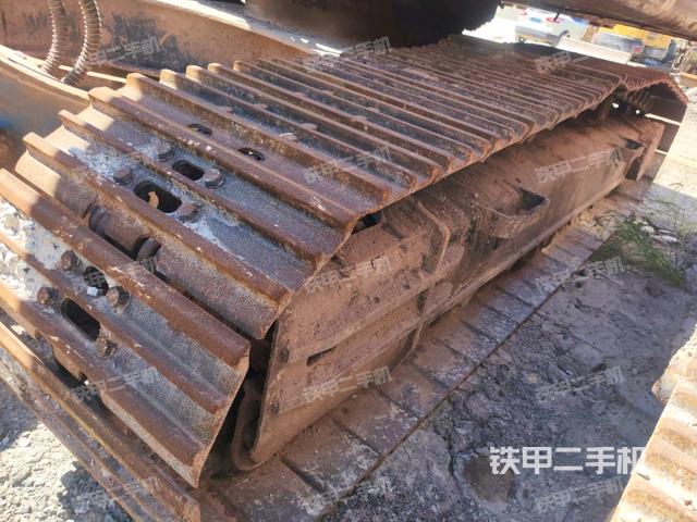 右侧履带整体(行走机构) 右侧履带整体(行走机构)