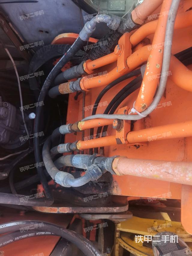 中央回转接头特写(上车部件) 中央回转接头特写(上车部件)