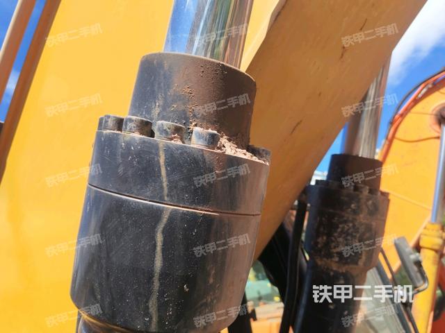 小臂整体右前(工作和回转装置) 小臂整体右前(工作和回转装置)