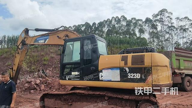 驾驶室顶部(整机外观) 驾驶室顶部(整机外观)