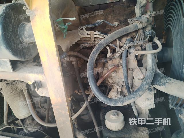 回轉(zhuǎn)馬達(dá)和主控閥(整機(jī)外觀) 回轉(zhuǎn)馬達(dá)和主控閥(整機(jī)外觀)