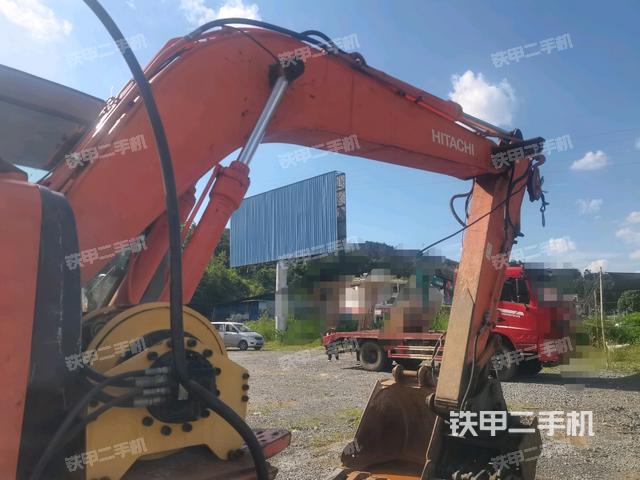 大臂整体 右侧(工作和回转装置) 大臂整体 右侧(工作和回转装置)