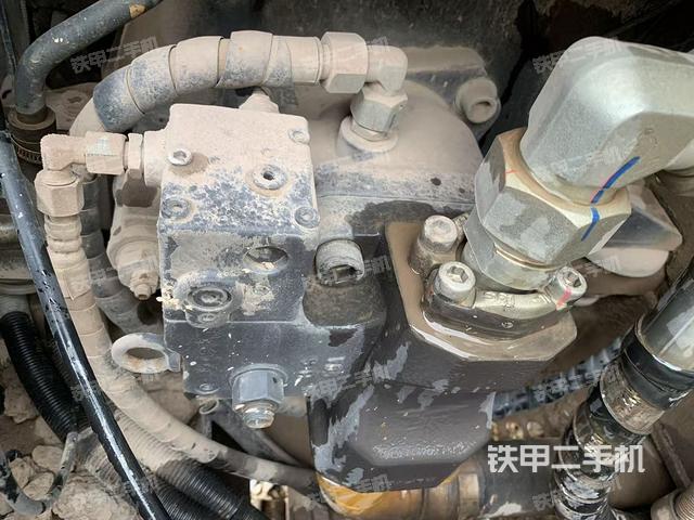 液壓泵艙室正面整體(整機(jī)外觀) 液壓泵艙室正面整體(整機(jī)外觀)