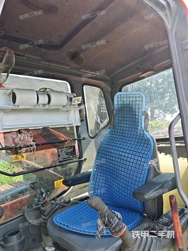 后窗玻璃角标(驾驶室部分) 后窗玻璃角标(驾驶室部分)