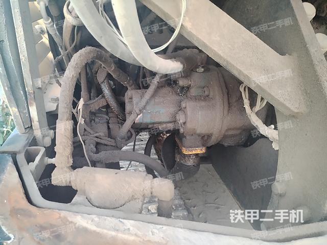 液壓泵艙室正面整體(整機(jī)外觀) 液壓泵艙室正面整體(整機(jī)外觀)