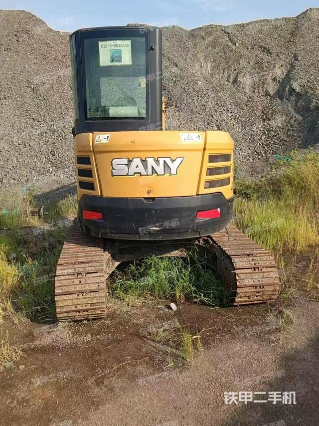 驾驶室顶部(整机外观) 驾驶室顶部(整机外观)