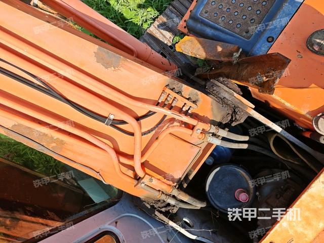 大臂背部俯视(工作和回转装置) 大臂背部俯视(工作和回转装置)