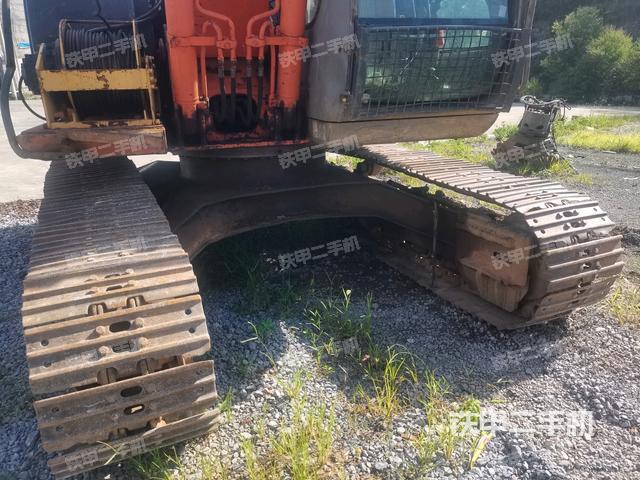 转盘和下车架正前(工作和回转装置) 转盘和下车架正前(工作和回转装置)