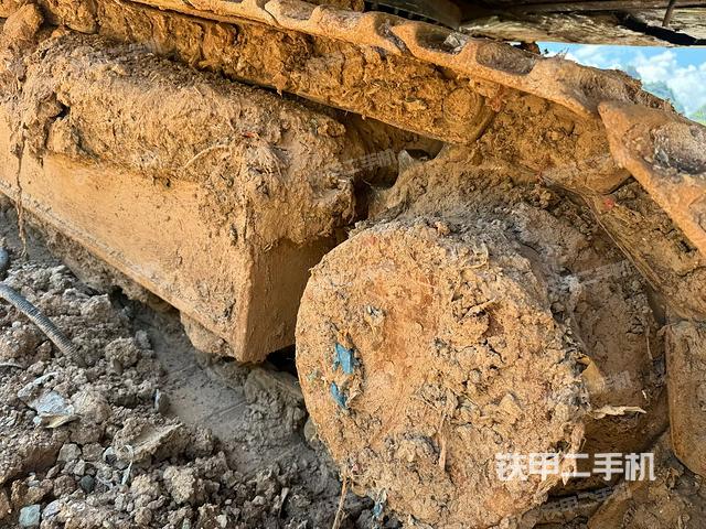 右侧履带整体(行走机构) 右侧履带整体(行走机构)