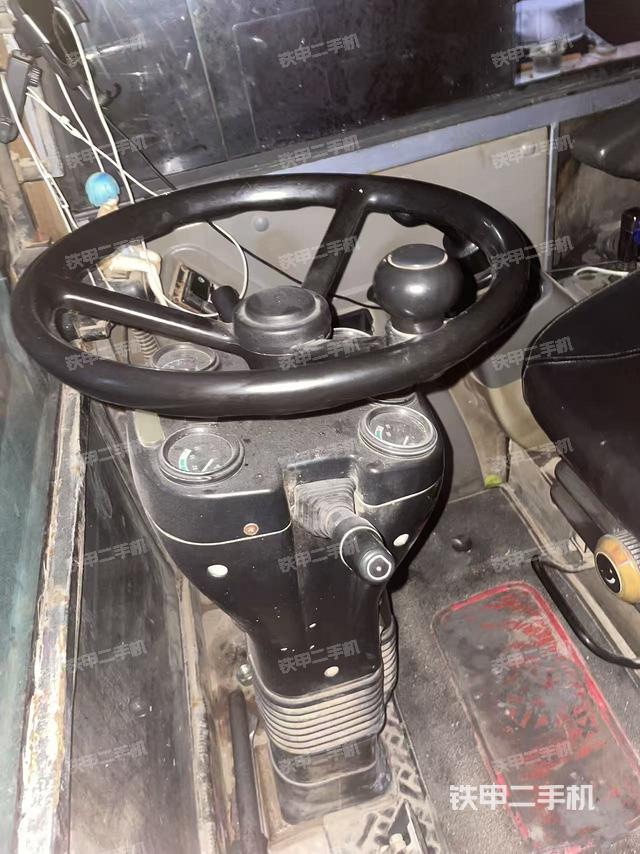 驾驶室整体(整机外观) 驾驶室整体(整机外观)