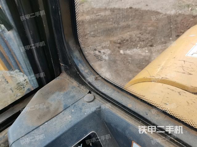 右侧玻璃角标(驾驶室部分) 右侧玻璃角标(驾驶室部分)