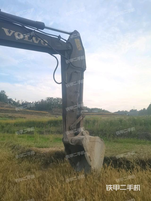 小臂整体右前(工作和回转装置) 小臂整体右前(工作和回转装置)