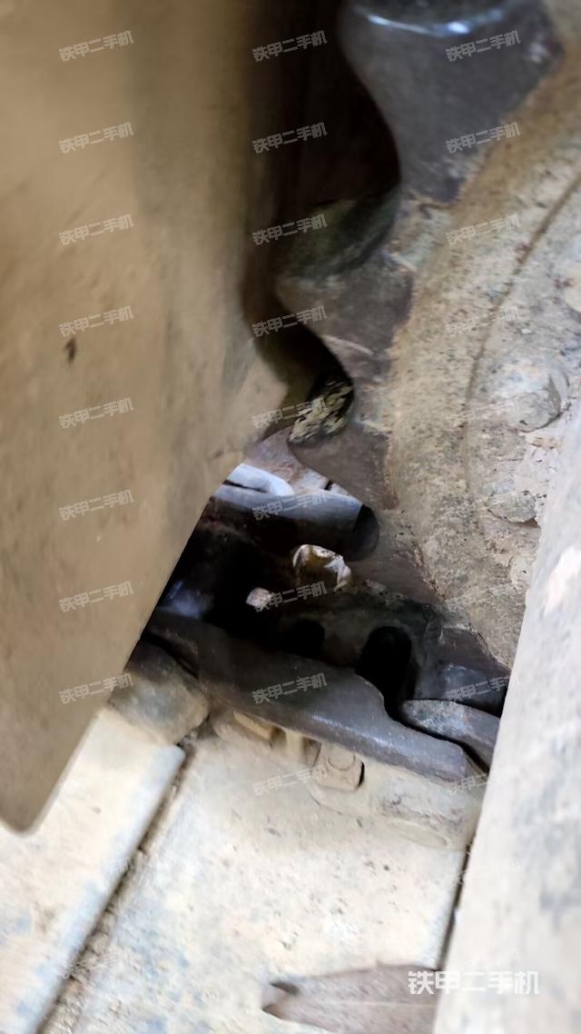 左导向轮(行走机构) 左导向轮(行走机构)