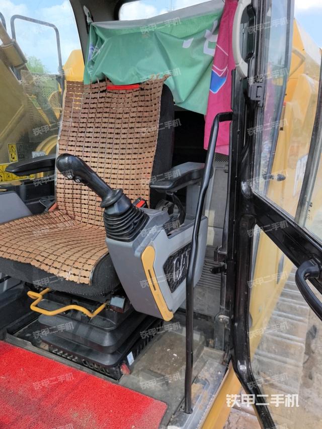 驾驶室整体(整机外观) 驾驶室整体(整机外观)