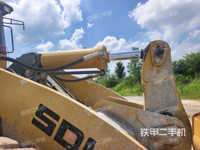 鏟斗油缸側(cè)面（工作裝置）