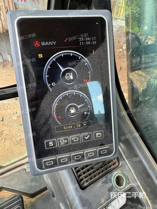 座椅左侧控制台/音响/含左手柄（驾驶室部分）