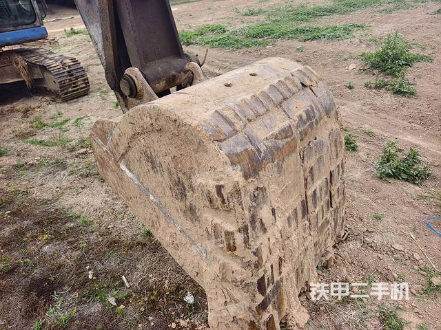 铲斗45度(工作和回转装置) 铲斗45度(工作和回转装置)