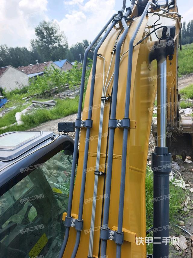 大臂背部俯视(工作和回转装置) 大臂背部俯视(工作和回转装置)