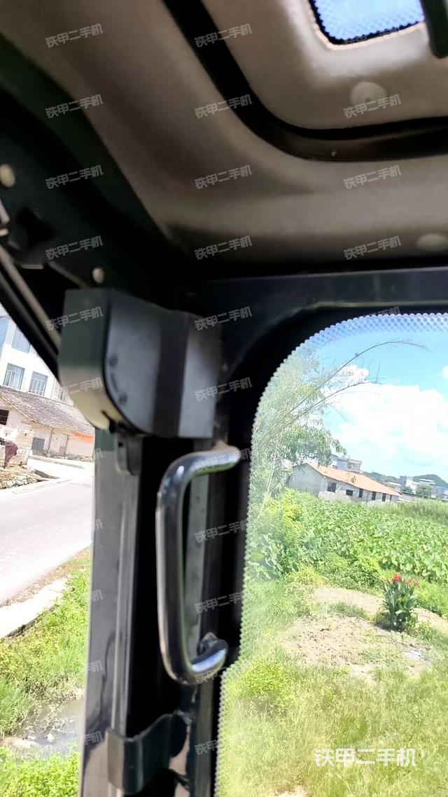 座椅后部（驾驶室部分）