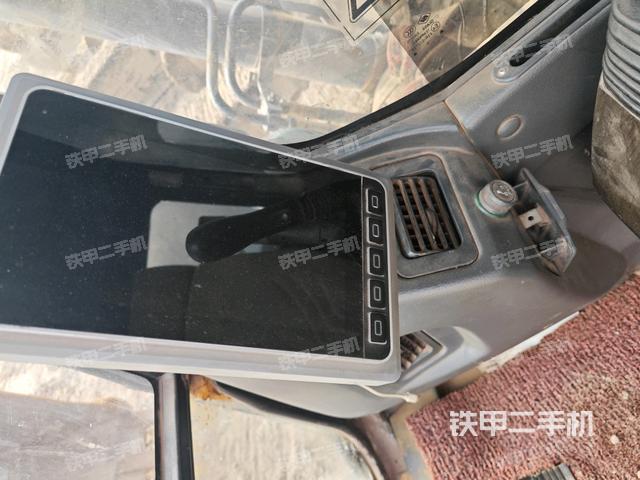 显示屏 (驾驶室部分) 显示屏 (驾驶室部分)