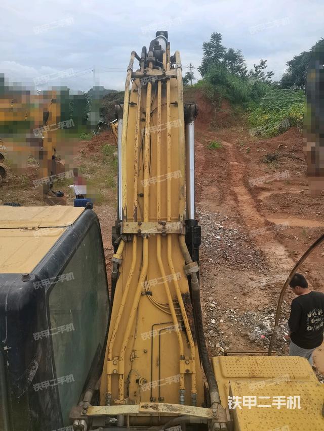 大臂背部俯视(工作和回转装置) 大臂背部俯视(工作和回转装置)