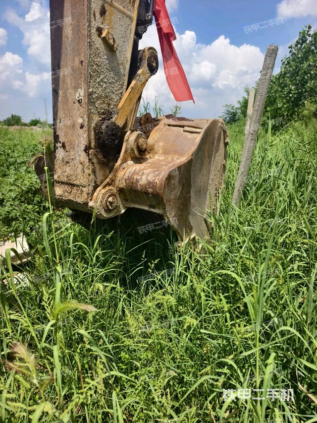 铲斗右后整体(工作和回转装置) 铲斗右后整体(工作和回转装置)