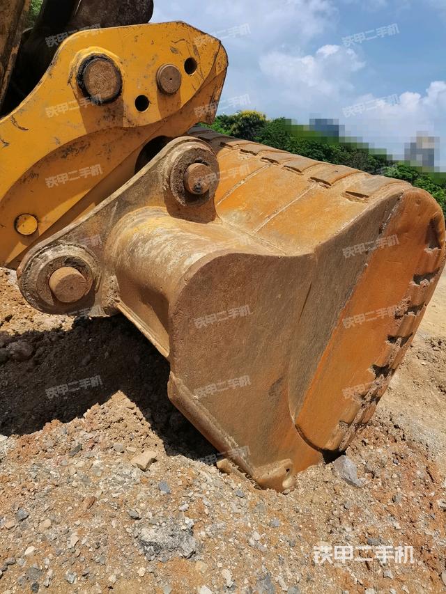 铲斗45度(工作和回转装置) 铲斗45度(工作和回转装置)