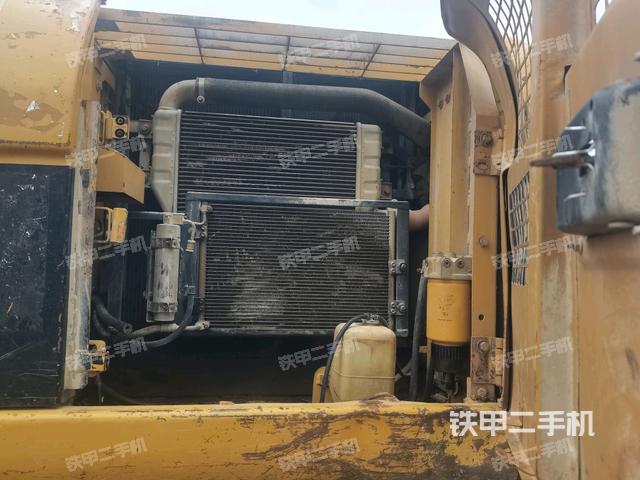 散热器正面(大件舱室) 散热器正面(大件舱室)