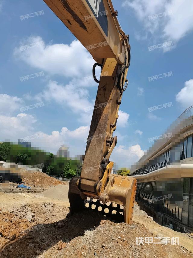 小臂整体右前(工作和回转装置) 小臂整体右前(工作和回转装置)