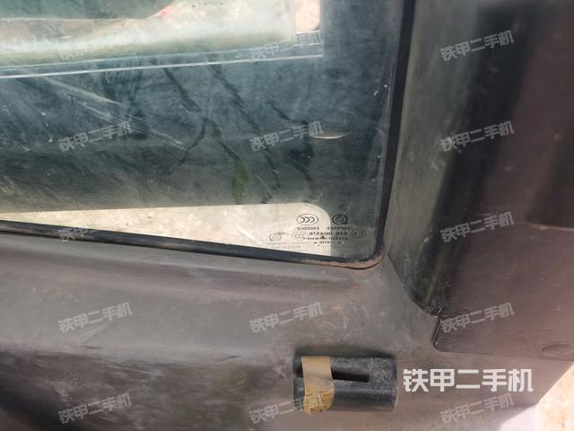 左后方玻璃角标(驾驶室部分) 左后方玻璃角标(驾驶室部分)