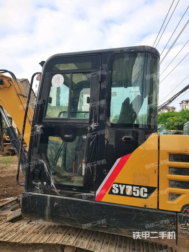 驾驶室正侧(驾驶室部分)  驾驶室正侧(驾驶室部分)