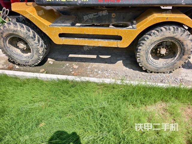 左驱动轮(行走机构) 左驱动轮(行走机构)