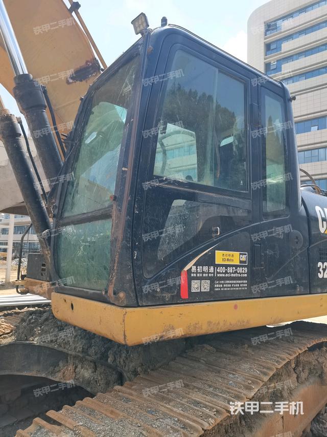 驾驶室左前45度(驾驶室部分) 驾驶室左前45度(驾驶室部分)