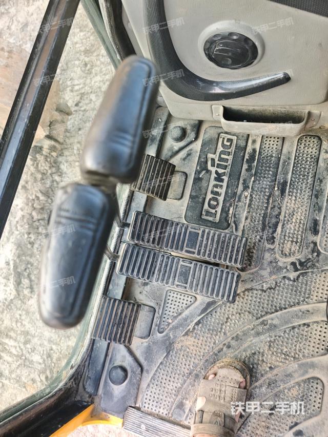 座椅右侧控制台/钥匙门/油门/含右手柄（驾驶室部分）