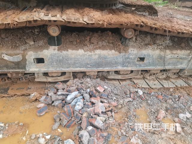 右侧履带整体(行走机构) 右侧履带整体(行走机构)