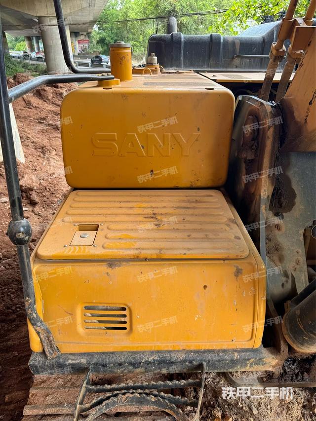 左后方玻璃角标（驾驶室部分）