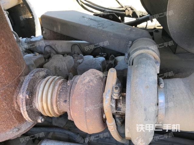 发动机左侧全景（推土机发动机舱）