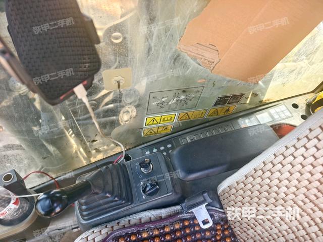 座椅右侧控制台/钥匙门/油门/含右手柄（驾驶室部分）