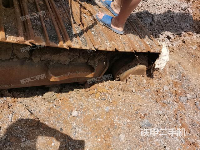 右导向轮(行走机构) 右导向轮(行走机构)