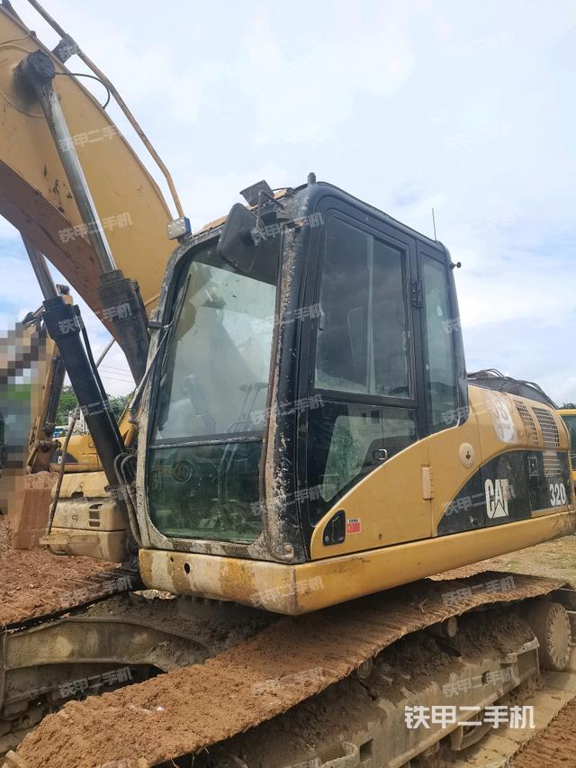 驾驶室左前45度(驾驶室部分) 驾驶室左前45度(驾驶室部分)