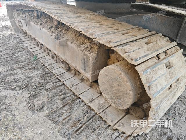 右侧履带整体(行走机构) 右侧履带整体(行走机构)