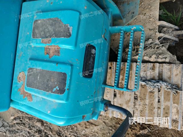 转盘和下车架正前（工作和回转装置）