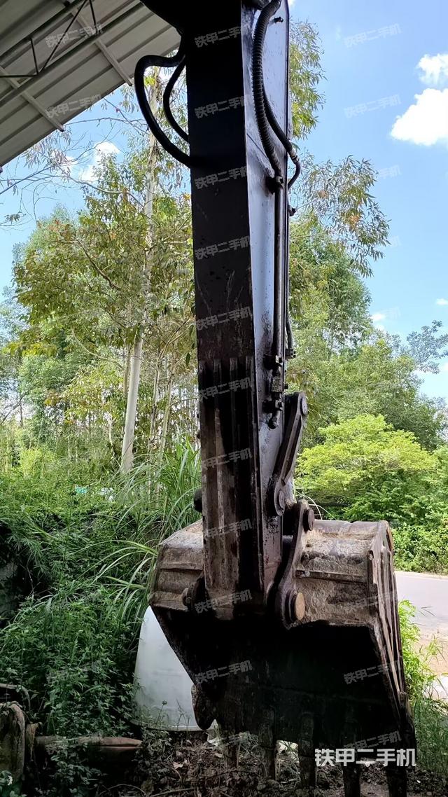 小臂整体左后(工作和回转装置) 小臂整体左后(工作和回转装置)