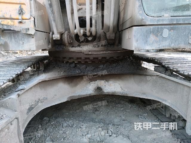 转盘和下车架正前（工作和回转装置）