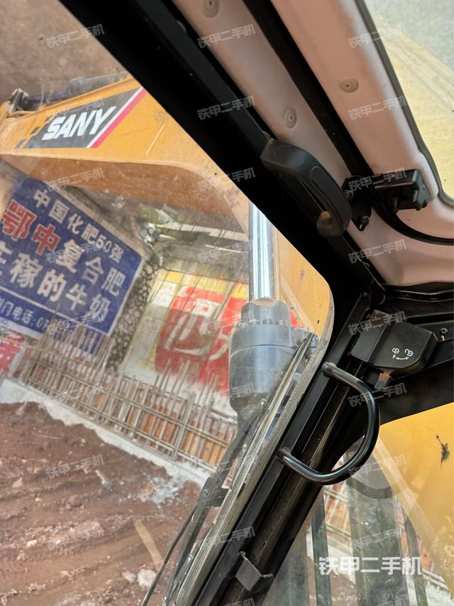 后窗玻璃角标（驾驶室部分）