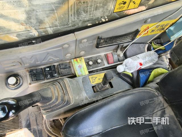 座椅右侧控制台/钥匙门/油门/含右手柄(驾驶室部分) 座椅右侧控制台/钥匙门/油门/含右手柄(驾驶室部分)