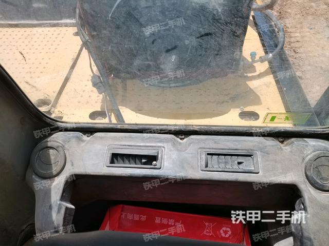 座椅后部(驾驶室部分) 座椅后部(驾驶室部分)