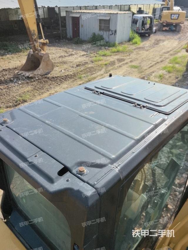 驾驶室顶部(整机外观) 驾驶室顶部(整机外观)